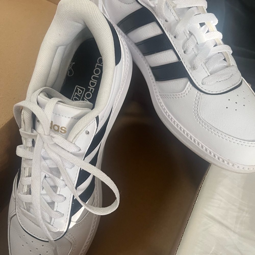 Women’s Adidas Breaknet Tennis shoes-7.5